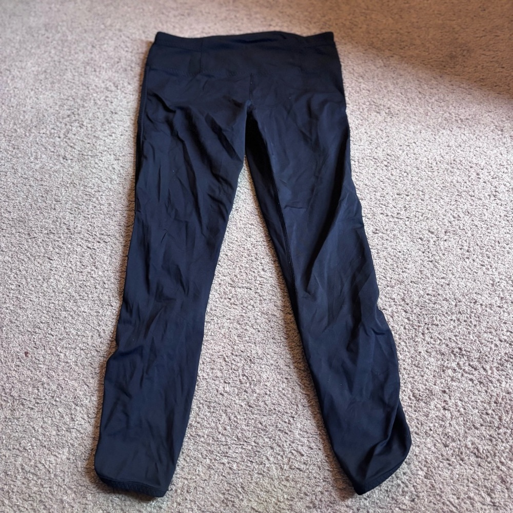 Lululemon Black Leggings play off the pleat size 8